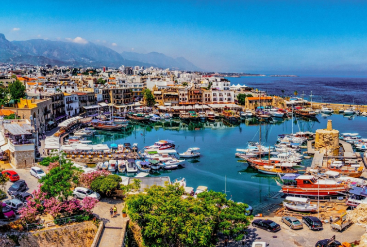 Vidutinė oro ir vandens temperatūra Kipre